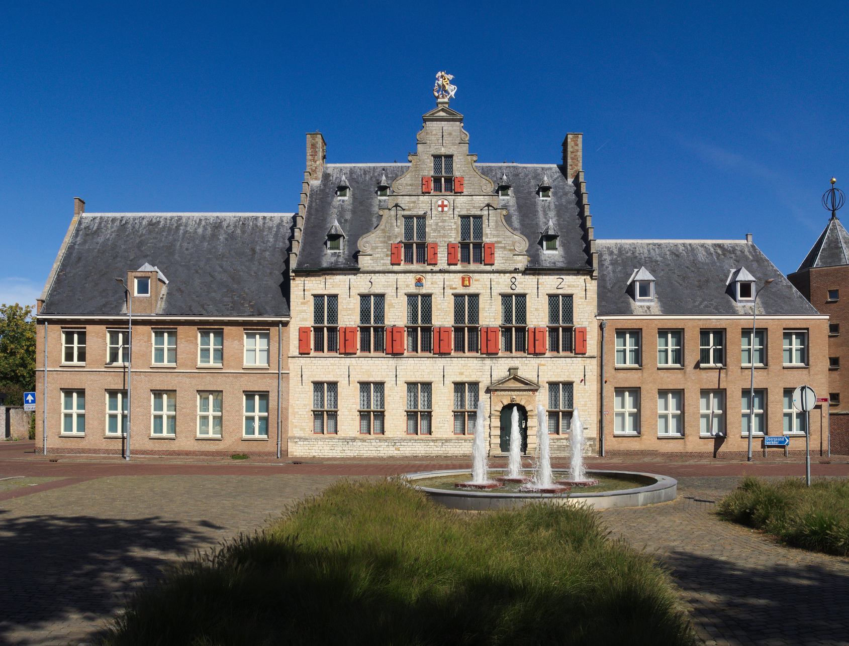 Nog enkele mooie City Rooms beschikbaar voor verkoop. In het centrum van dé monumentenstad Middelburg wordt Cityhotel St. Joris met 54 luxe City Rooms en -appartementen gerealiseerd.