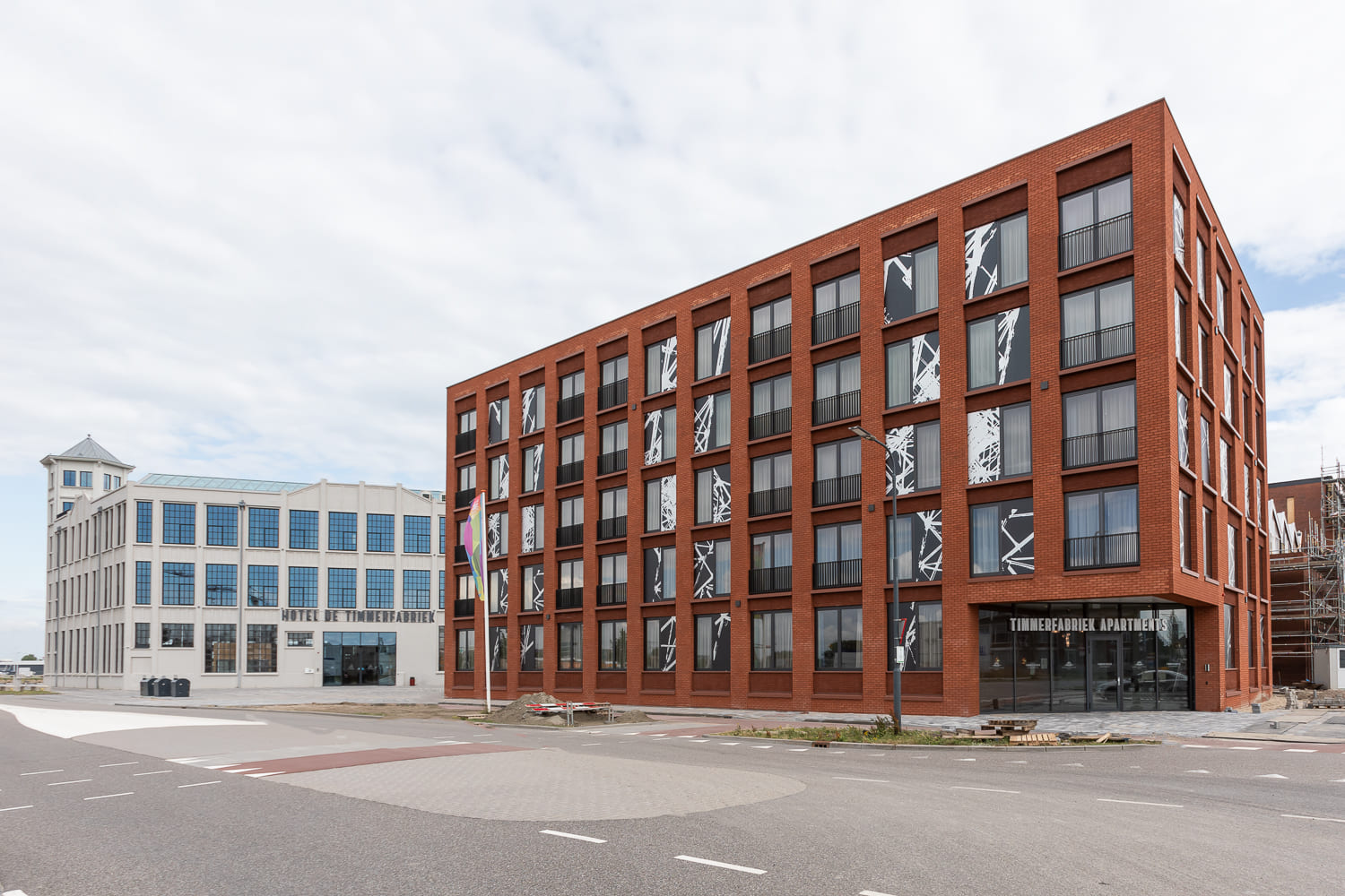 Stoer en industrieel nieuwbouwproject met 58 compacte loftappartementen, powered by Hotel De Timmerfabriek. Nog enkele luxe, complete hotelappartementen beschikbaar voor verkoop!