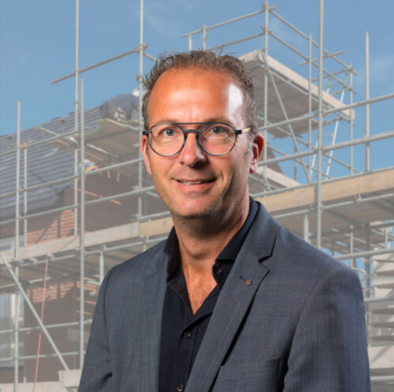 De transformatie van het bestaande pand is in handen van het Zeeuwse Aannemingsbedrijf Fraanje. Met het vaste team van deze ondernemingen heeft TEAM Concepts de afgelopen jaren veel expertise opgedaan bij de ontwikkeling en realisatie van hotelprojecten. 

Van de Velde Installatiegroep is specialist op het gebied van duurzaamheid. Zij begeleidt TEAM Concepts in de keuzes voor duurzaamheid en installaties.